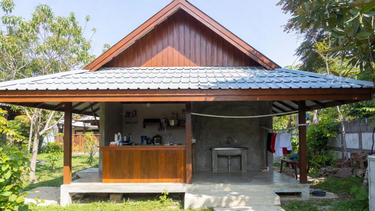 ต่อเติมห้องครัวไทยและพื้นที่ซักล้าง หลังบ้านในลำปาง